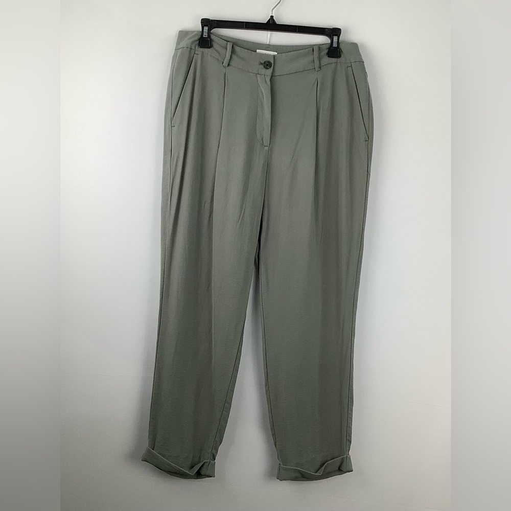 Loft Tapered Leg Crop Pants womens size 8 Sage Green‎